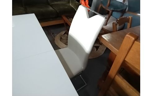 CHAISE BLANCHE ABIMEE X3 +1 OFFERTE