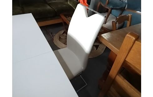 CHAISE BLANCHE ABIMEE X3 +1 OFFERTE