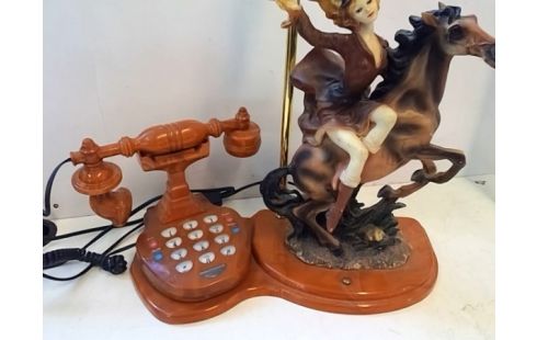 LAMPE A POSER FEMME A CHEVAL AVEC TELEPHONE DECO