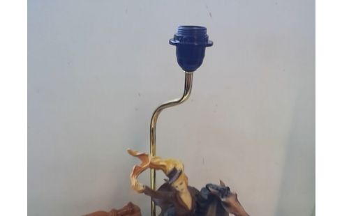 LAMPE A POSER FEMME A CHEVAL AVEC TELEPHONE DECO