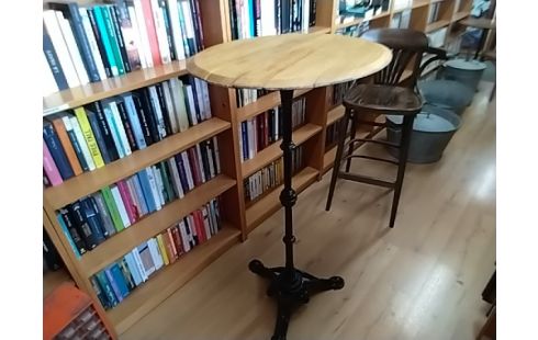 MANGE DEBOUT PIED FONTE