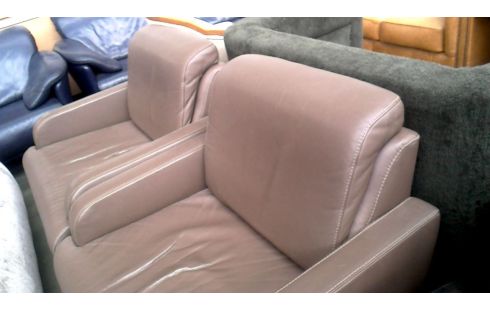 SILLÓN DE CUERO CLUB PARDO CUERO LA UNIDAD