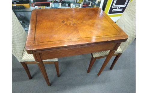 TABLE DE JEU MARQUETÉE