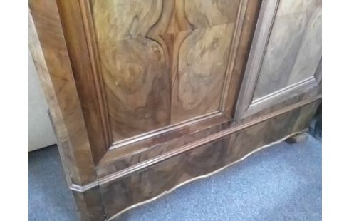 ARMOIRE 2P AVEC ETAGERES ET 3T INTERIEUR