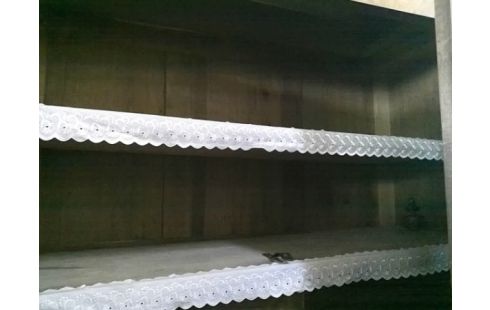 ARMOIRE 2P AVEC ETAGERES ET 3T INTERIEUR