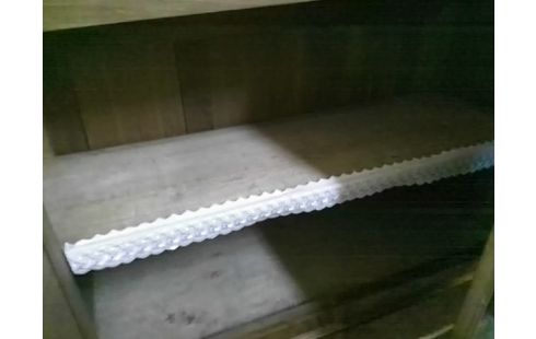 ARMOIRE 2P AVEC ETAGERES ET 3T INTERIEUR