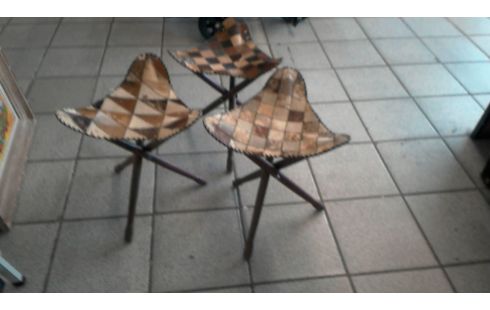 TABOURET WESTERN CUIR ET BOIS  L'UN