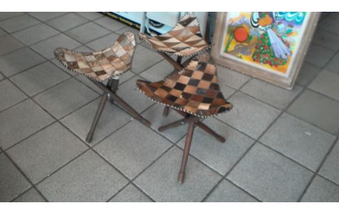TABOURET WESTERN CUIR ET BOIS  L'UN