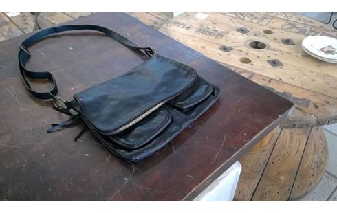 BOLSA CUERO NEGRO