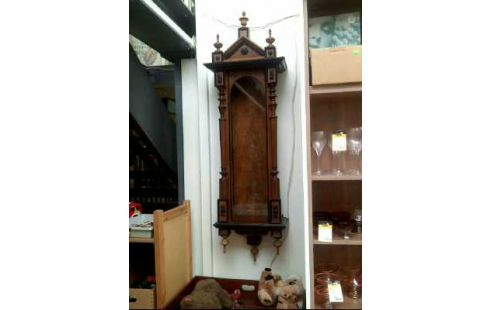 UHRENKASTEN HOLZ DUNKEL FLORAL VERZIERT