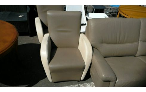 FAUTEUIL BEIGE ET  CREME
