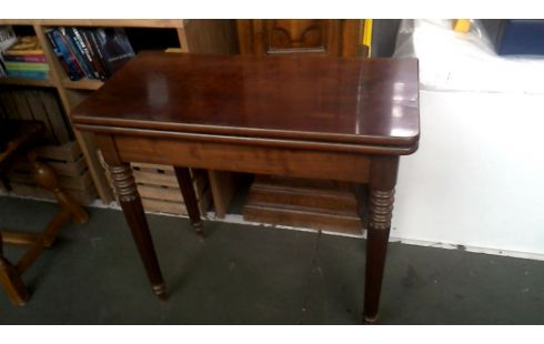 KAARTTAFEL MAHONIE