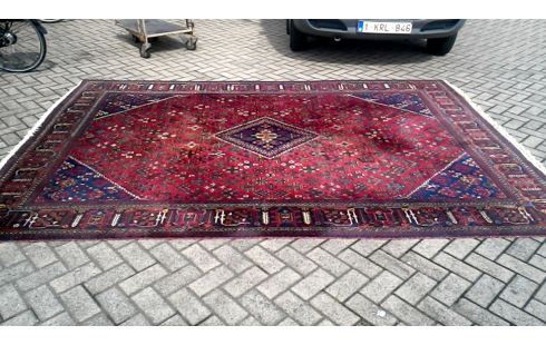 KILIM BURDEOS AZUL