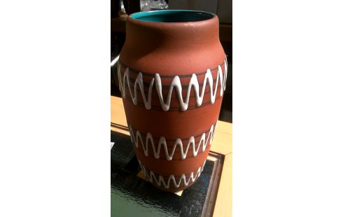 VASE IM VINTAGE-STIL BRAUN