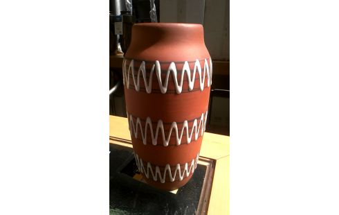 VASE IM VINTAGE-STIL BRAUN