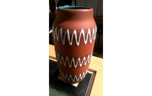 VASE IM VINTAGE-STIL BRAUN