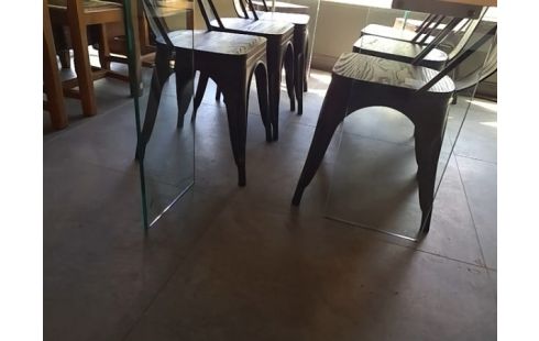 TABLE BLANCHE empietement en verre TABLE BLANCHE EMPIETEMENT EN VERRE