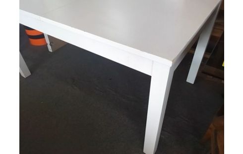 TABLE MODERNE BLANCHE AVEC 2 ALLONGES (PLUSIEURS RAYURES)