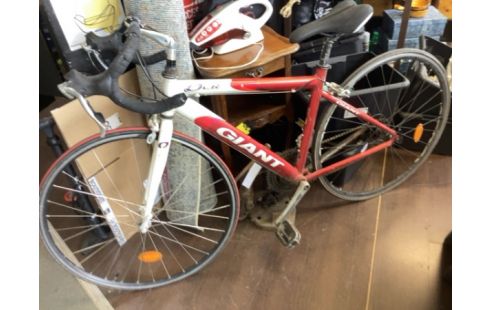 VELO DE COURSE GIANT EN L ETAT
