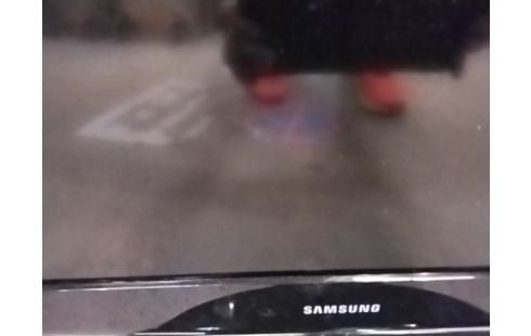 ECRAN LCD 67 CM SAMSUNG TÉLÉCOMMANDE