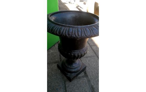 POT DE FLEURS FONTE