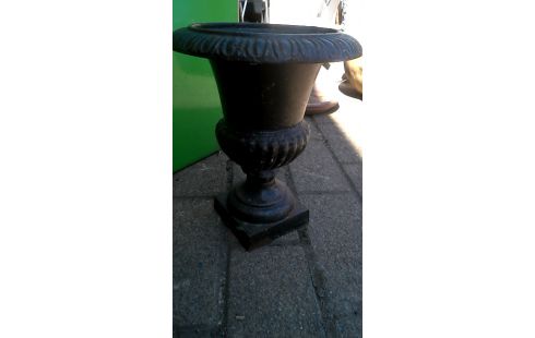 POT DE FLEURS FONTE