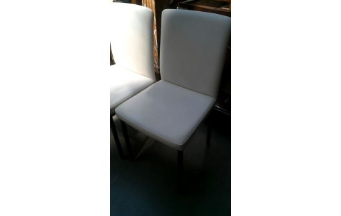 2 STOELEN ECRU SIMILI