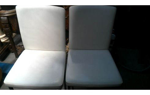 2 STOELEN ECRU SIMILI