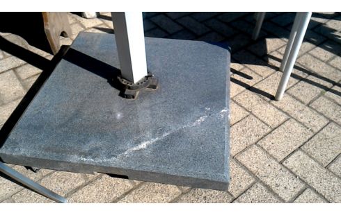 PARASOL MET PIED GRIS ALU