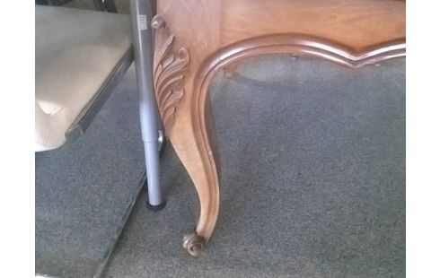 TABLE STYLE LOUIS XV AVEC RALLONGES INTERIEURES