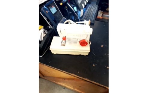 MACHINE A COUDRE JOUET