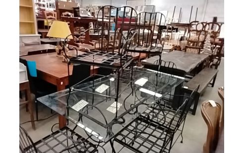TABLE VERRE AVEC 6 FAUTEUILS