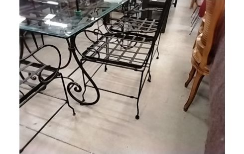 TABLE VERRE AVEC 6 FAUTEUILS