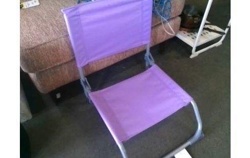 CHAISE PLIANTE VIOLETTE