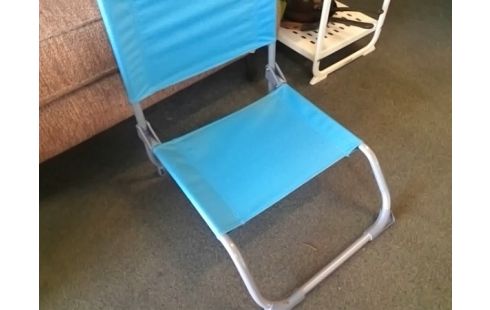 CHAISE PLIANTE BLEUE