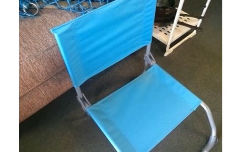 CHAISE PLIANTE BLEUE