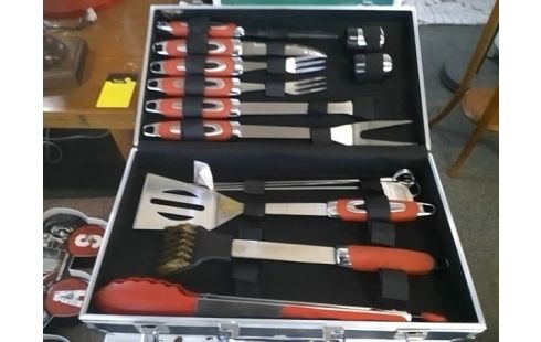 LOT D'USTENTILES POUR BARBECUE
