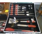 LOT D'USTENTILES POUR BARBECUE