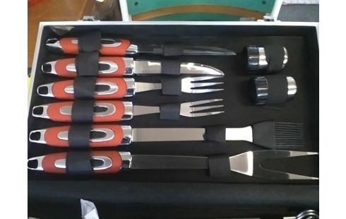 LOT D'USTENTILES POUR BARBECUE