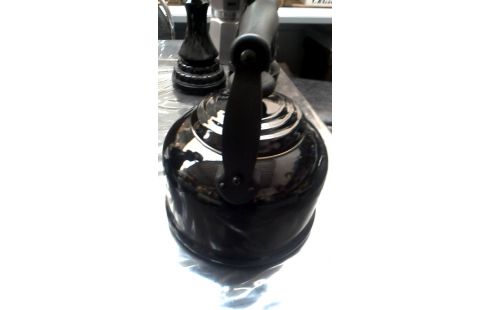 WATERKETEL LE CREUSET ZWART