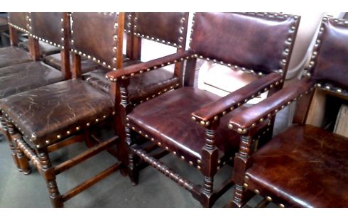 6 STOELEN +2 ARMSTOEL BRUIN LEDER GENAGELD