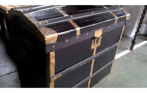 CAISSE ANTIQUE NOIR, , BOIS FER DORE