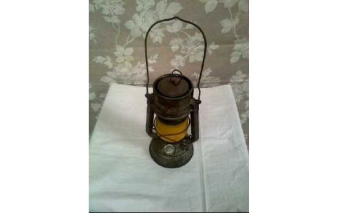 LAMPE A PETROLE