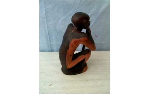 FIGUR HOLZ STAMMESMANN SITZEND