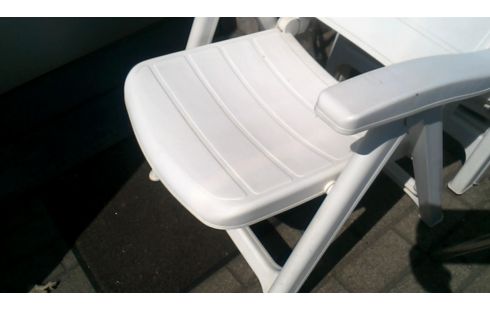 TUINSTOEL LOT VAN 4