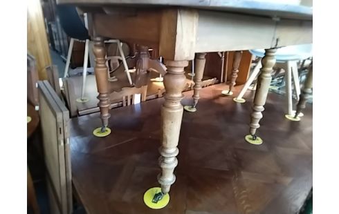 TABLE OVALE 2 ALLONGES SUR ROULETTES