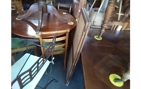 TABLE OVALE 2 ALLONGES SUR ROULETTES