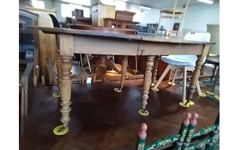 TABLE OVALE 2 ALLONGES SUR ROULETTES