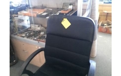FAUTEUIL DE BUREAU NOIR (USURE AU DOS)