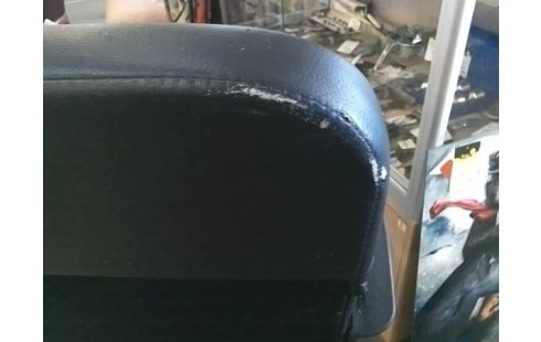 FAUTEUIL DE BUREAU NOIR (USURE AU DOS)